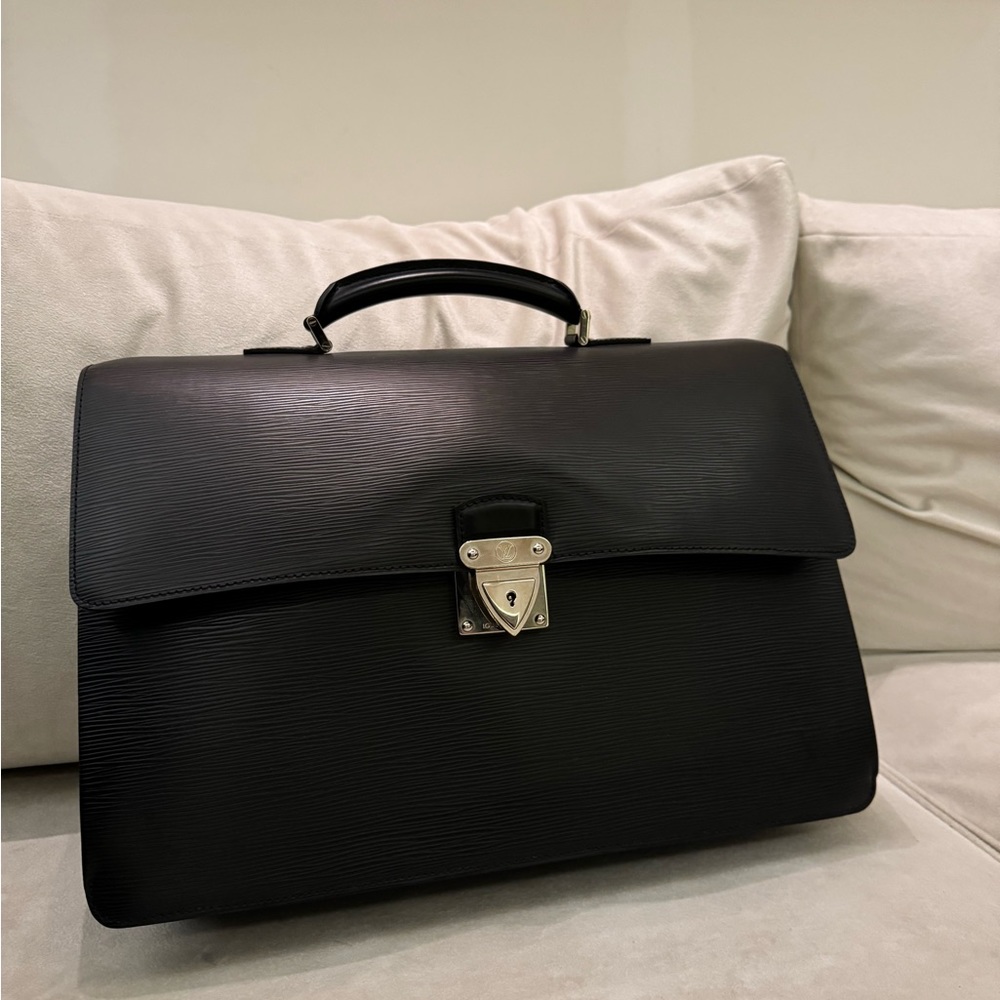 Louis Vuitton briefcase. Double compartments. Epi Leather.